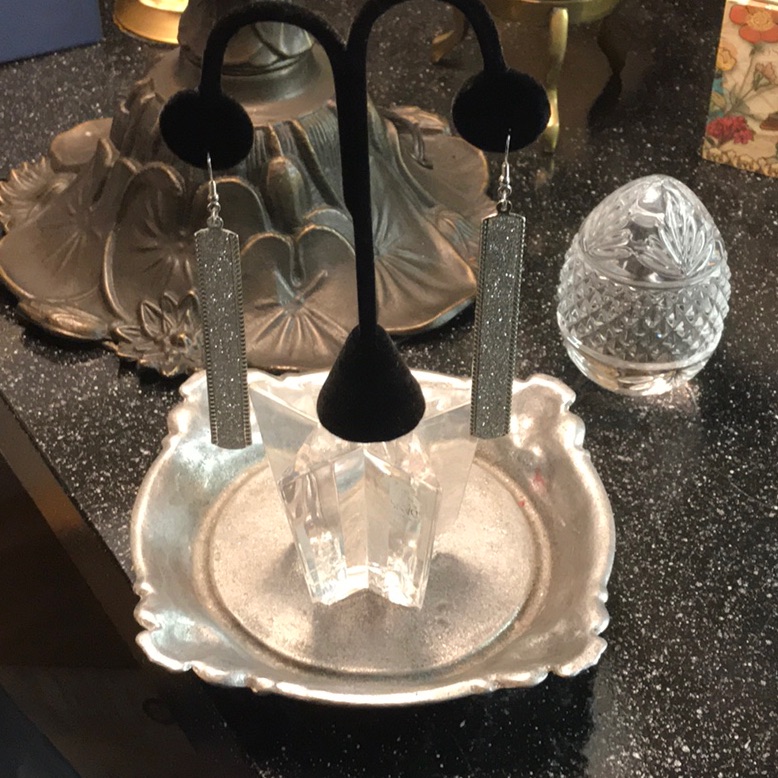 Silver Tone With Sparkles 3 In Long 12$